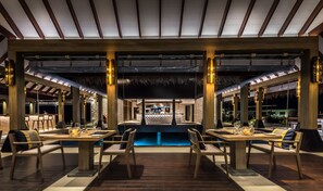 3 restaurants, dinner served, international cuisine - Grand Park Kodhipparu (Kuda Vattaru)