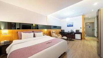 Deluxe Room | Premium bedding, minibar, desk, blackout curtains