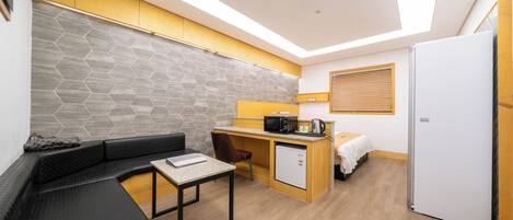 Premium bedding, minibar, desk, blackout drapes