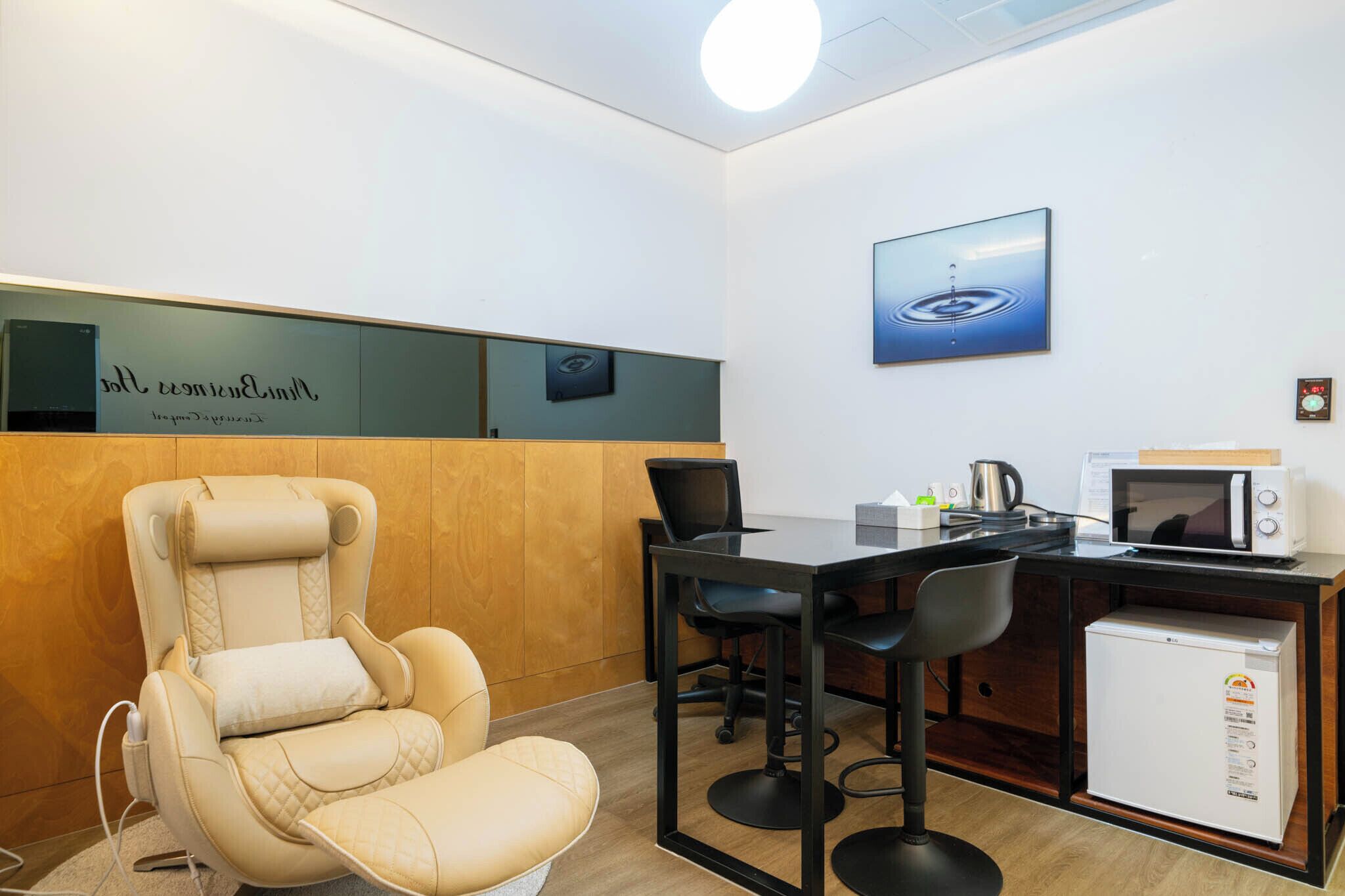 deluxe room | 1 bedroom, premium bedding, minibar, desk