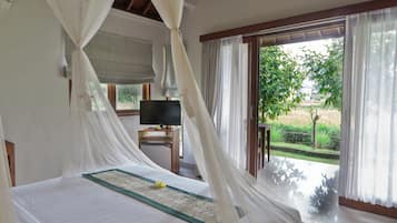 Deluxe Room | Premium bedding, minibar, in-room safe, desk