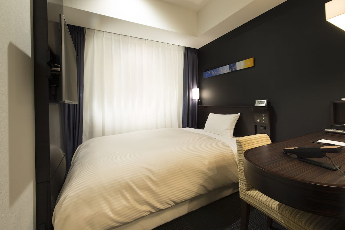 Donzen dekbedden, pillowtop-bedden, een kluis op de kamer, een bureau