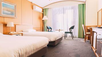 In-room safe, desk, soundproofing, free WiFi