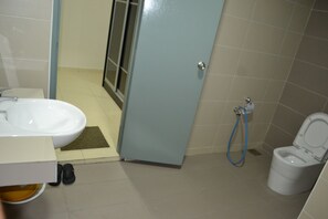 A bathroom with a toilet, bidet, and sink.