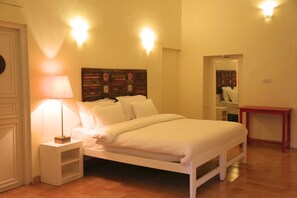 デラックス ダブルルーム | 1 室のベッドルーム、高級寝具、ミニバー、デスク