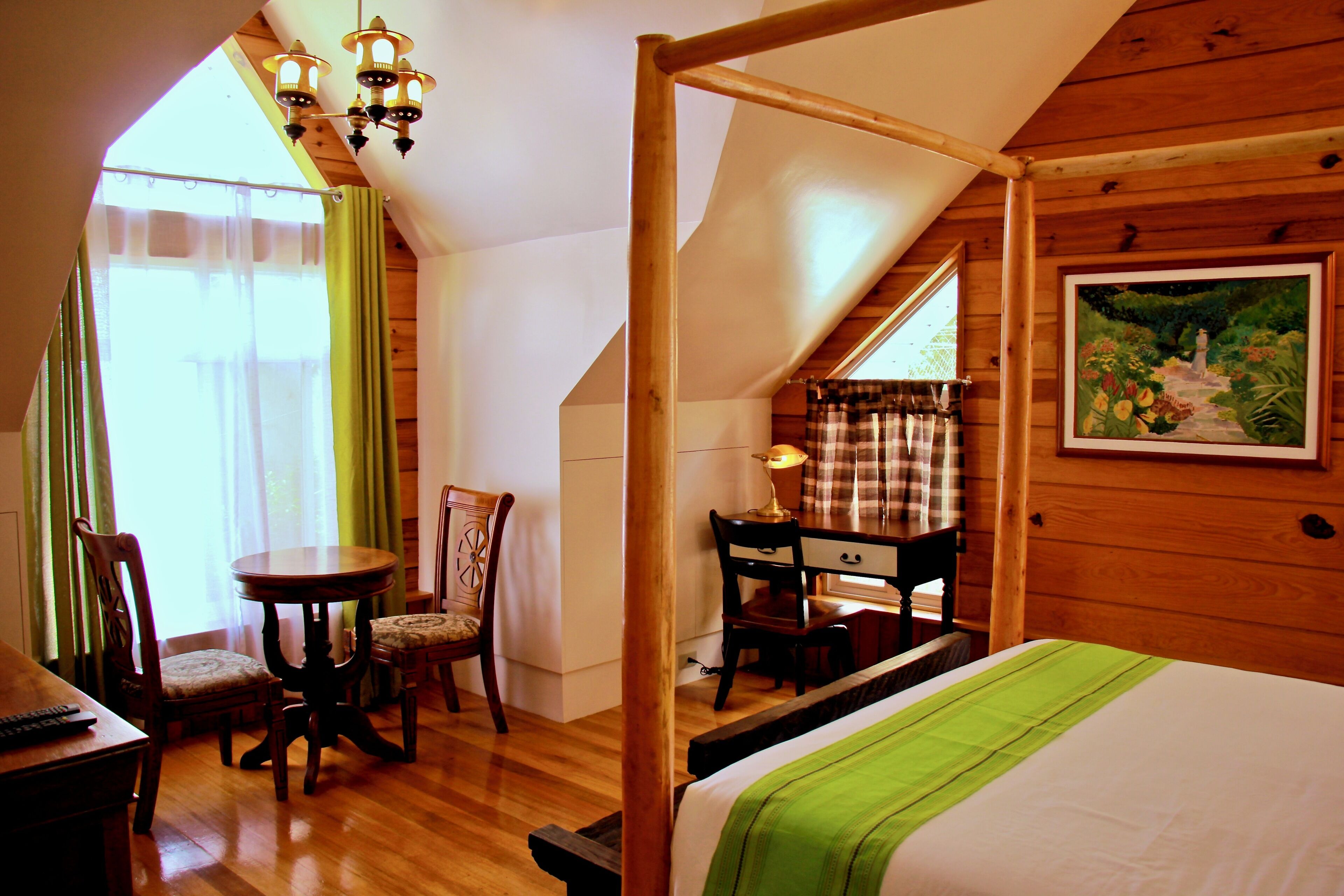 Premium bedding, individually decorated, individually furnished, desk