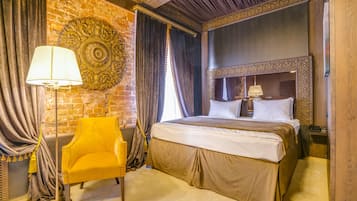 Junior Double or Twin Room, 1 King Bed | Safe