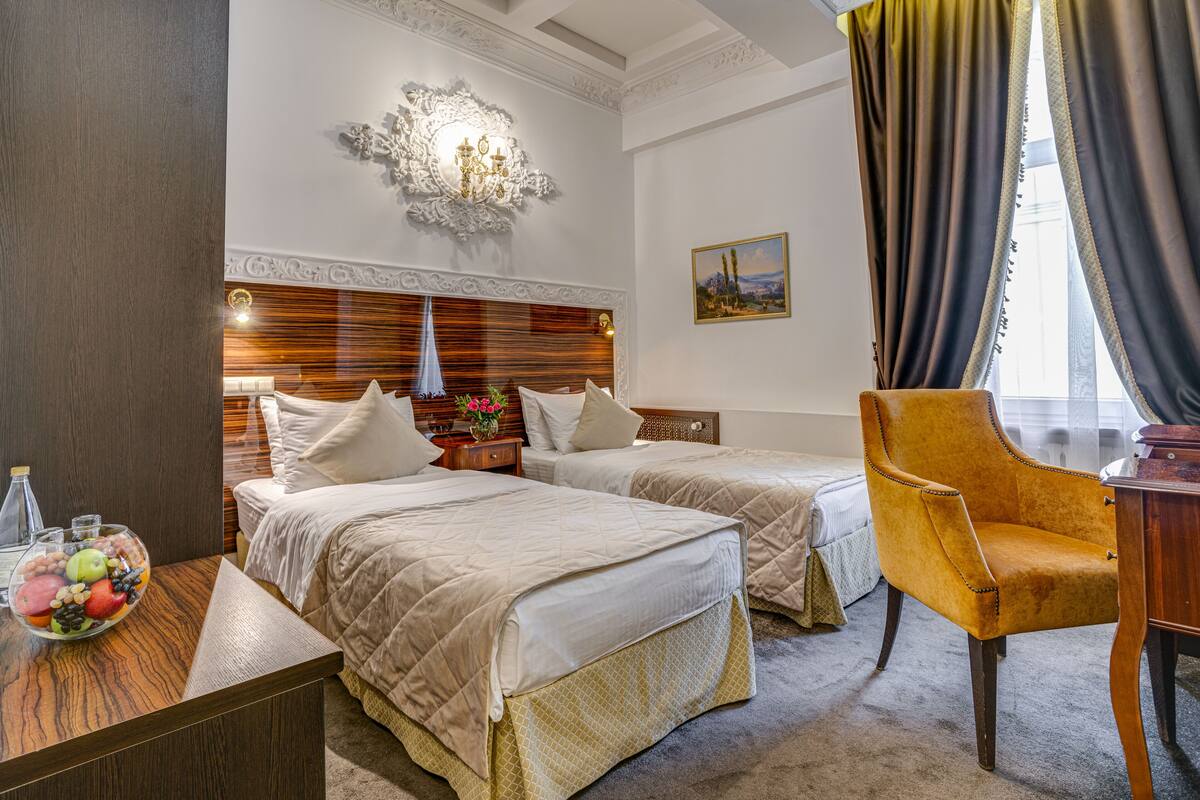 Superior Double or Twin Room | Peralatan tempat tidur premium, bar mini, peti besi dalam bilik