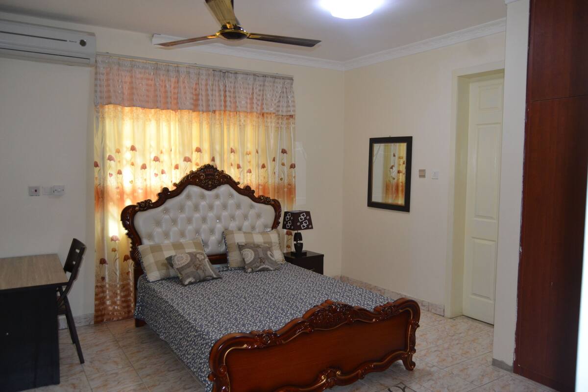 Double Room, Shared Bathroom | In-room safe, desk, iron/ironing board (on request), free WiFi