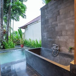 Romance Garden Pool Villa | Salle de bain