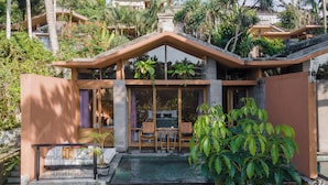 Romance Valley Pool Villa | Peralatan tempat tidur premium, bar mini, peti besi dalam bilik, meja 