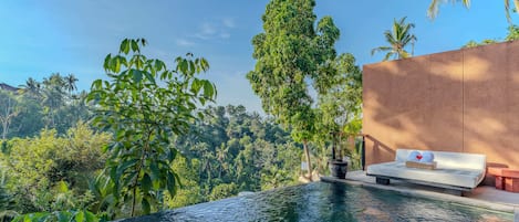 Romance Valley Pool Villa | Zwembad | Een buitenzwembad, parasols voor strand/zwembad