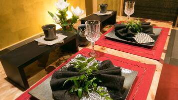 Flat-screen TV, pay films