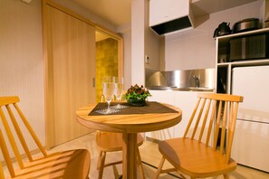 雪櫃、微波爐、焗爐、爐具