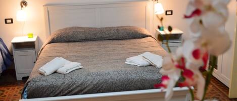 Hochwertige Bettwaren, Minibar, Zimmersafe, Schreibtisch