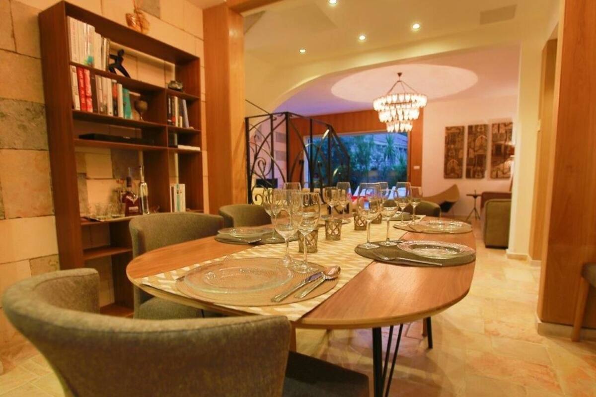 Deluxe Duplex, 4 Bedrooms, Hot Tub, Garden Area | In-room dining