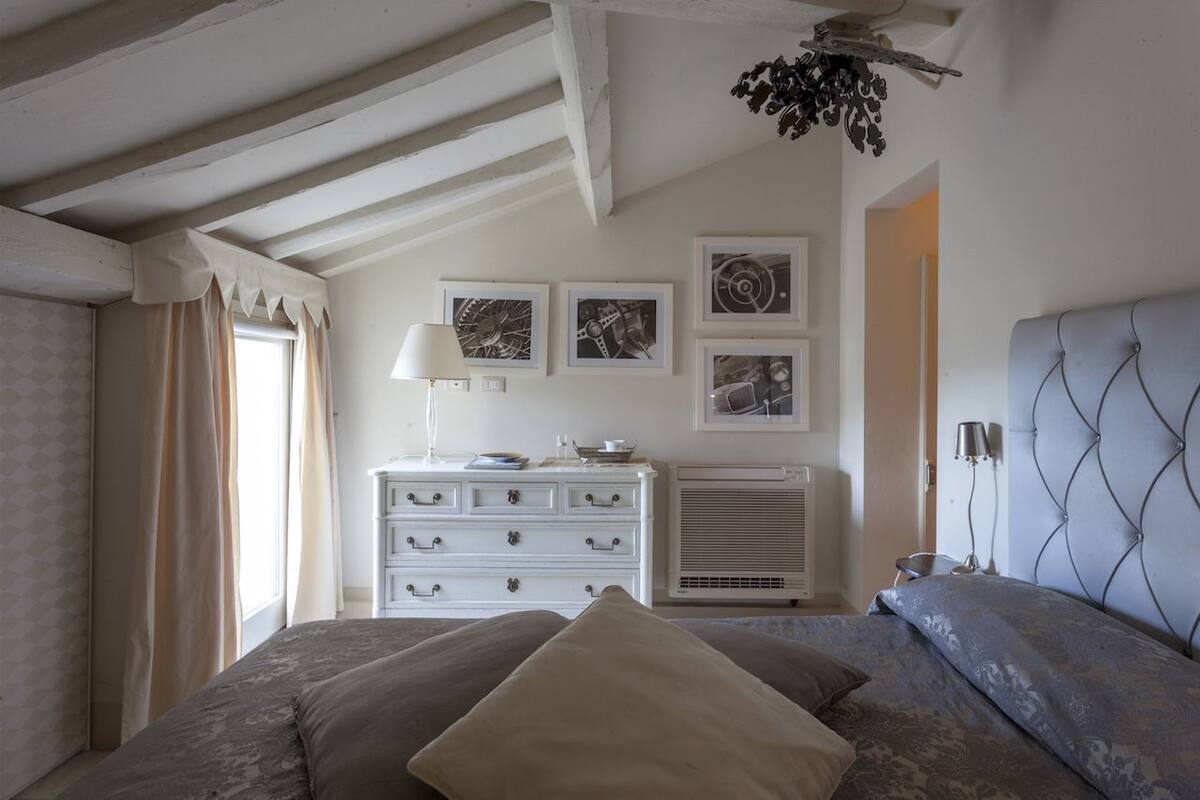 Chambre Simple Confort | Literie de qualité supérieure, coffres-forts dans les chambres