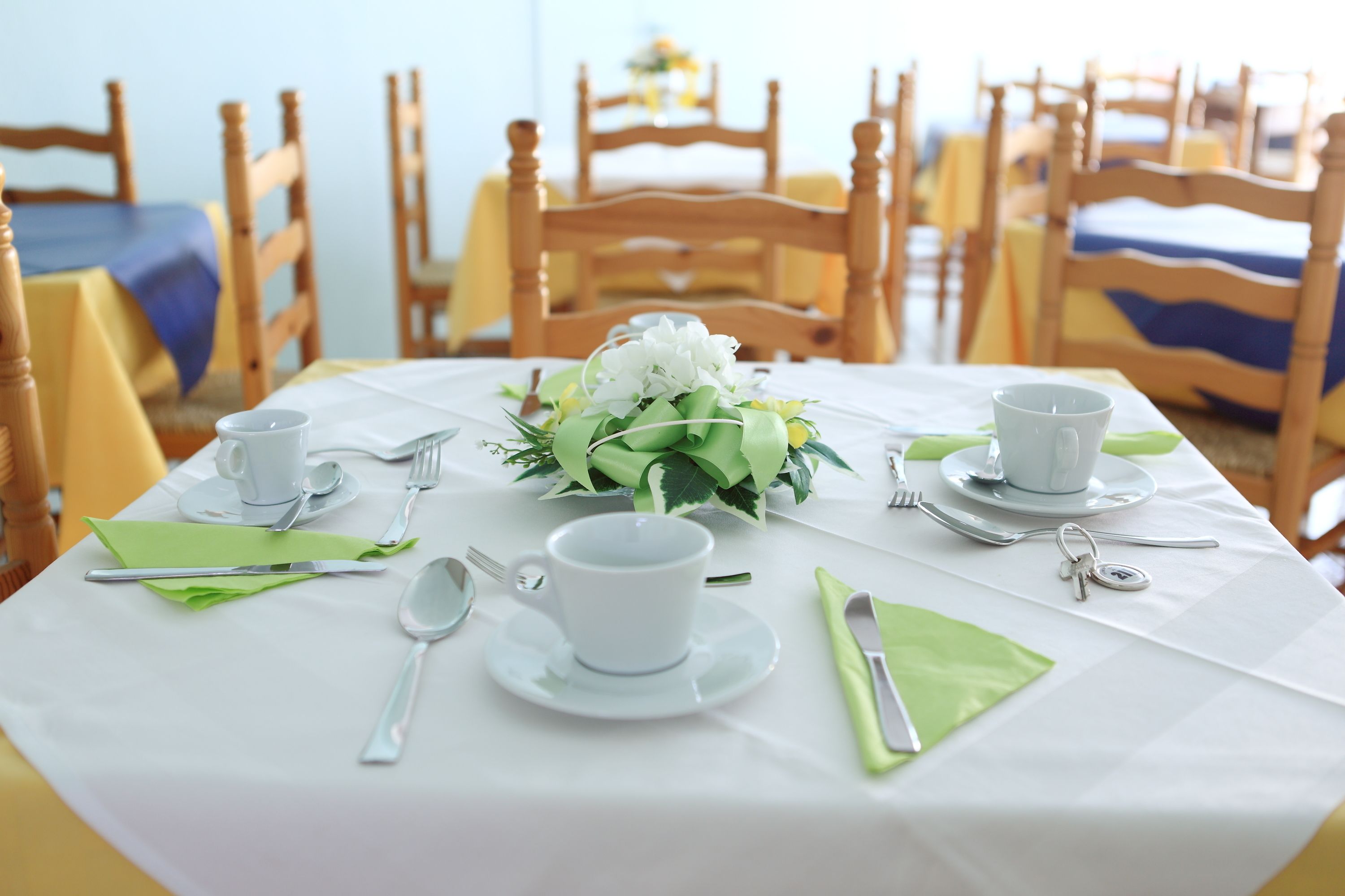 Lunch and dinner served, international cuisine