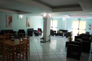 Lobby sitting area - Dori D'Oro Hotel (Irgoli)
