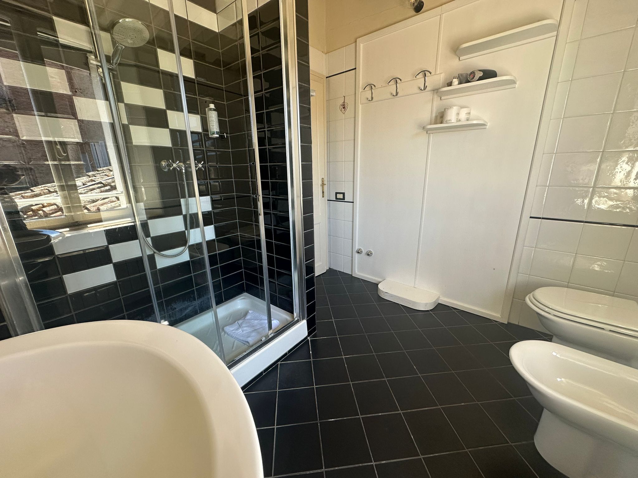 Panoramic Apartment, Multiple Beds, City View | Bathroom | Shower, free toiletries, hair dryer, bidet