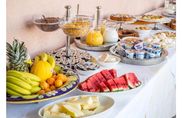 Petit déjeuner buffet compris tous les jours