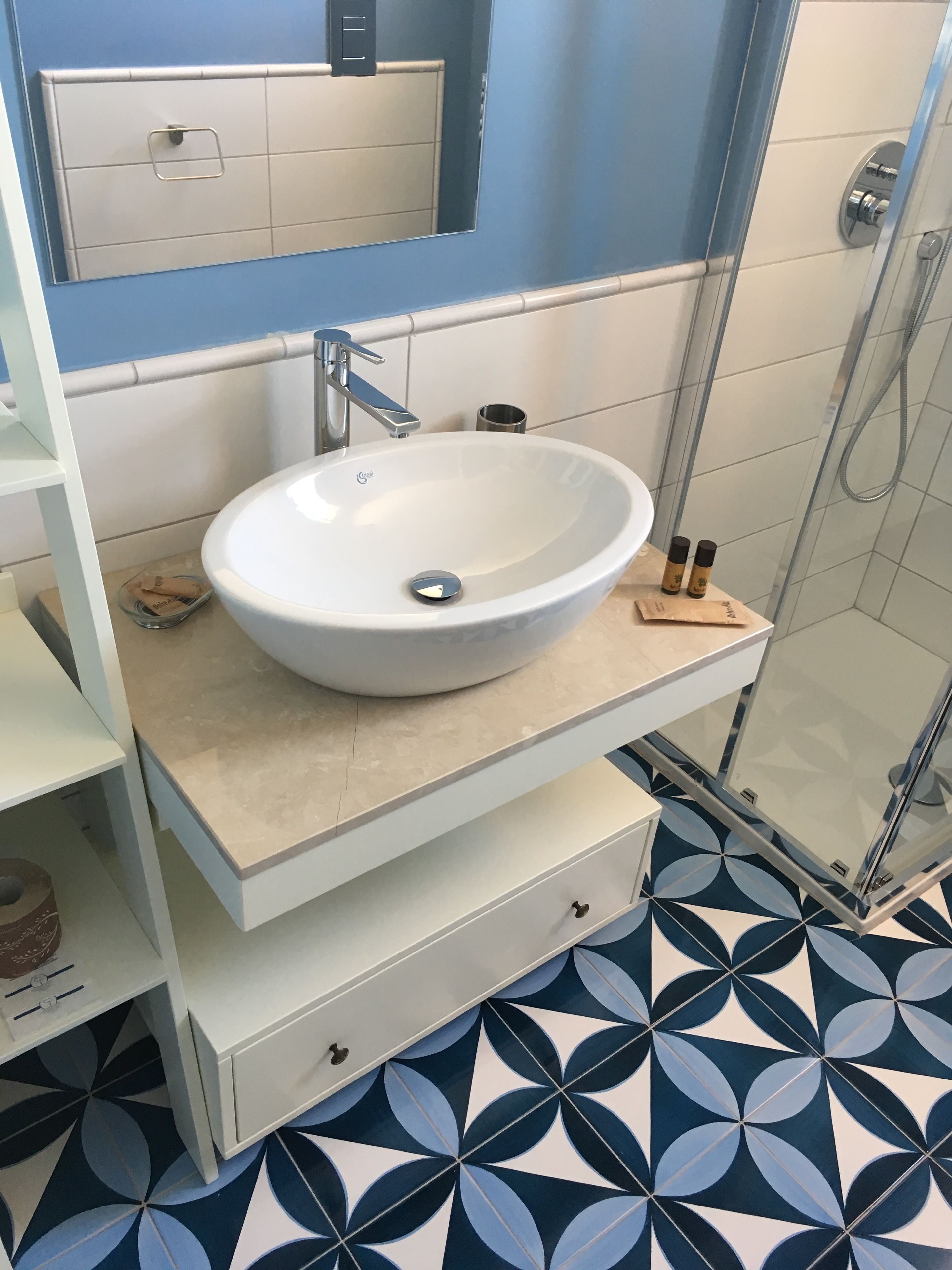 shower, free toiletries, hair dryer, bidet