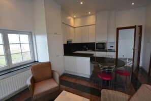 Fridge, microwave, stovetop, coffee/tea maker - PS Orion (De Haan)