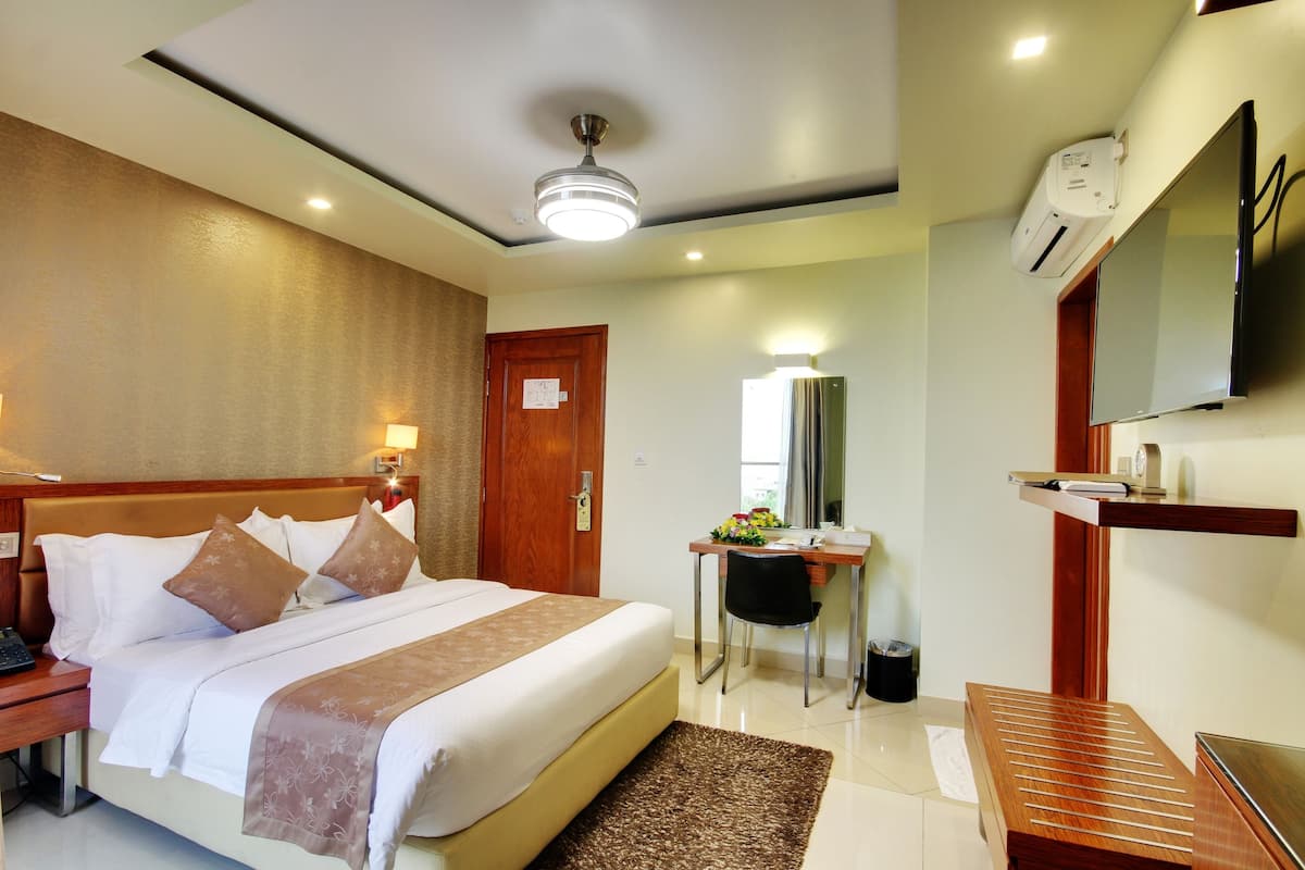 Minibar, in-room safe, desk, soundproofing
