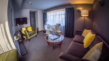 Suite | Living area | Flat-screen TV