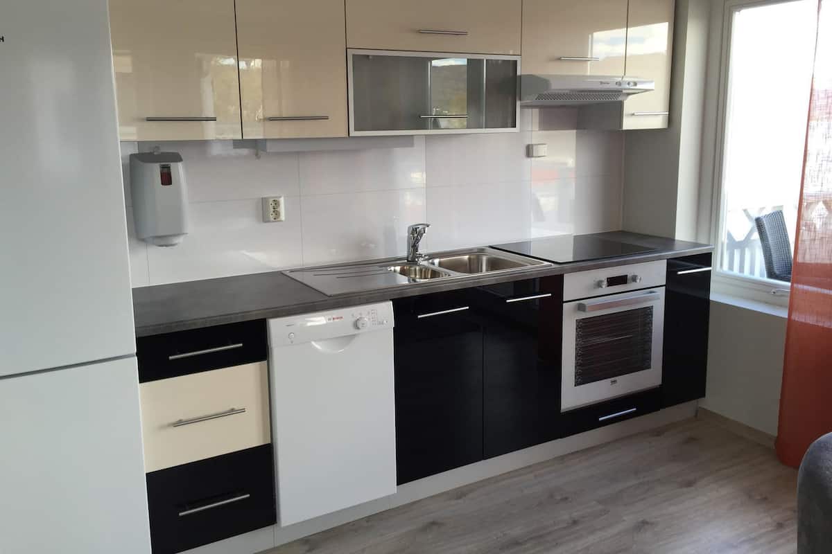 Appartement, 3 slaapkamers | 1 slaapkamer, een laptopwerkplek, verduisterende gordijnen
