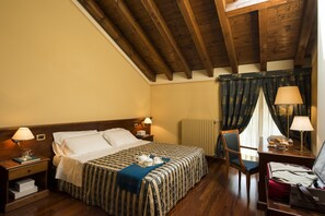 Deluxe Double Room, 1 King Bed with Sofa bed, Tower | Down comforters, desk, laptop workspace, blackout drapes - Centro Paolo VI (Brescia)