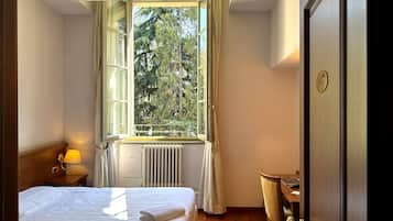 Panoramic-Einzelzimmer, 1 grosses Einzelbett, Gartenblick