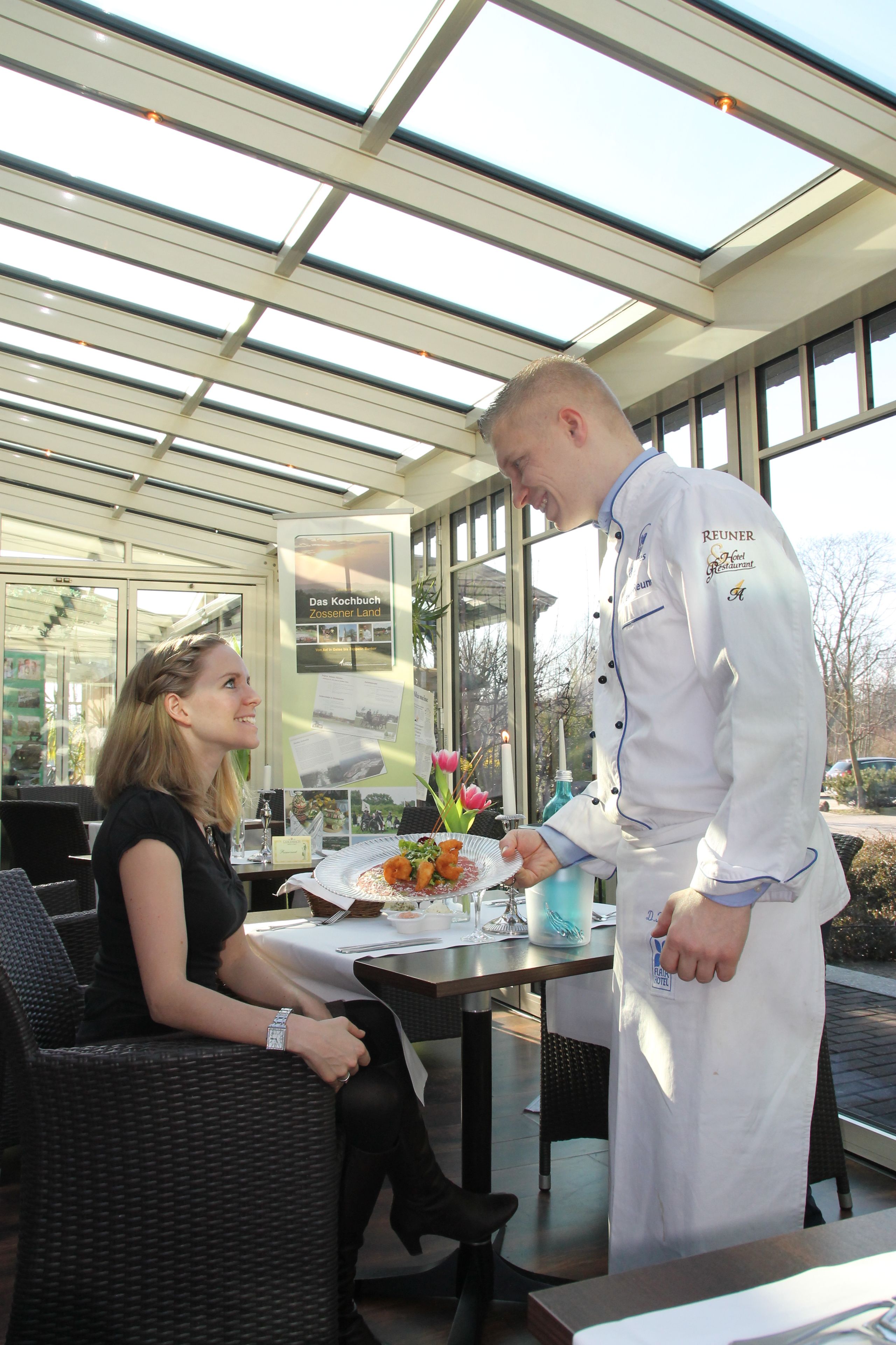 Déjeuner et dîner servis sur place, spécialités Cuisine régionale