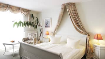 Zimmersafe, Schreibtisch, schallisolierte Zimmer, Bügeleisen/Bügelbrett