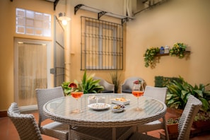 Apartment, Berbilang Katil, 2 Bathrooms, Courtyard Area (Via Benedetta 7) | Teres/patio