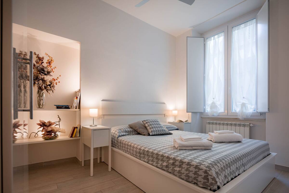 Comfort Apartment | Premium bedding, in-room safe, desk, laptop workspace