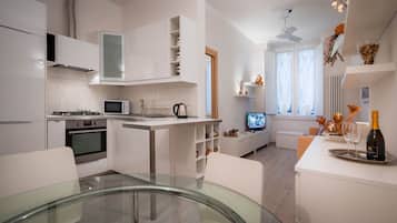 Căn hộ tiện nghi đơn giản | Bếp riêng | Tủ lạnh, lò vi sóng, bếp nấu, dụng cụ pha cà phê/trà