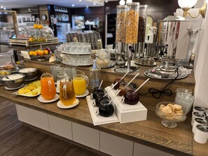 Daily buffet breakfast (EUR 17.9 per person)