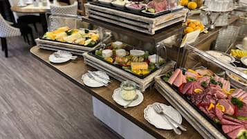 Morgenmadsbuffet hver dag (17.9 EUR pr. person)