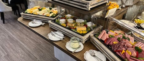Daily buffet breakfast (EUR 17.9 per person)