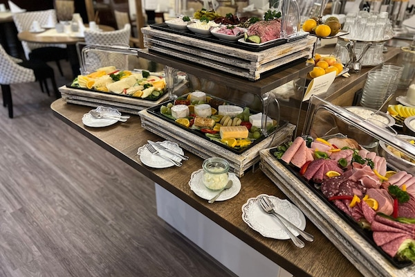 Daily buffet breakfast (EUR 17.9 per person)