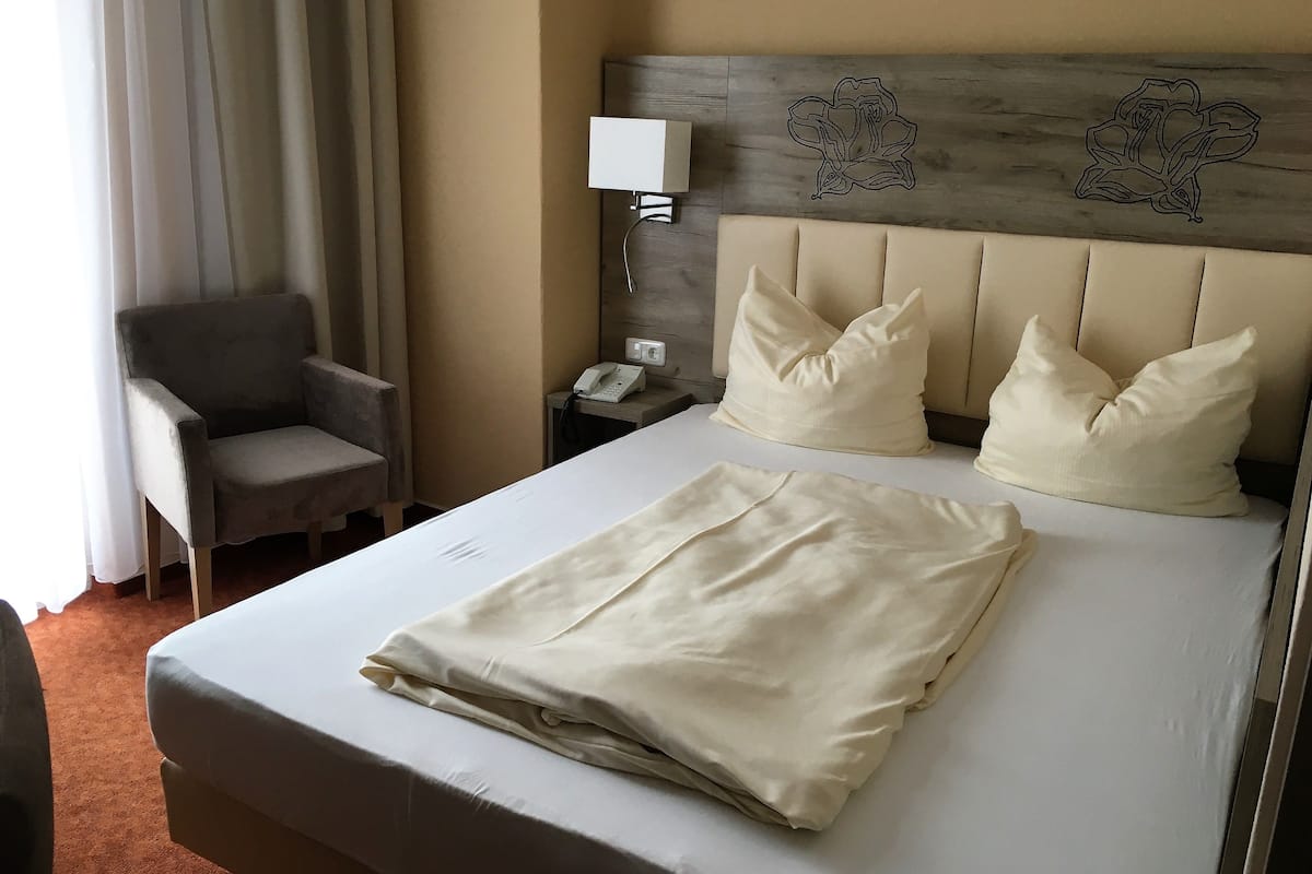 Comfort Single Room | Minibar, in-room safe, desk, blackout curtains
