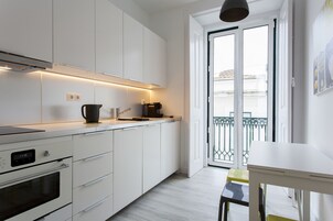 Apartment, 1 Bedroom, Kitchen (First Floor) | In-room dining