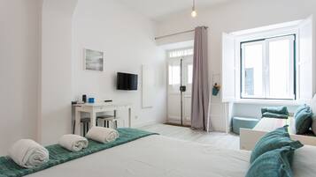 Tavanomainen studio, pohjakerroksessa ( 33 ) | Tallelokero huoneessa, työpöytä, silitysrauta/-lauta, ilmainen Wi-Fi