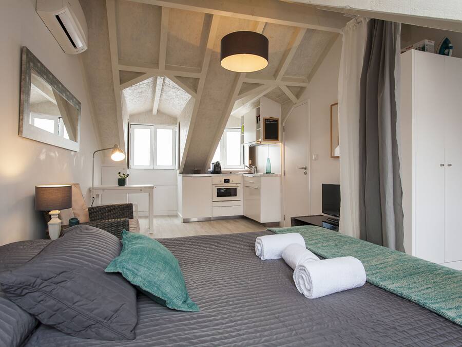 Loft Confort, 1 habitación, cocineta | Caja de seguridad en la habitación y escritorio