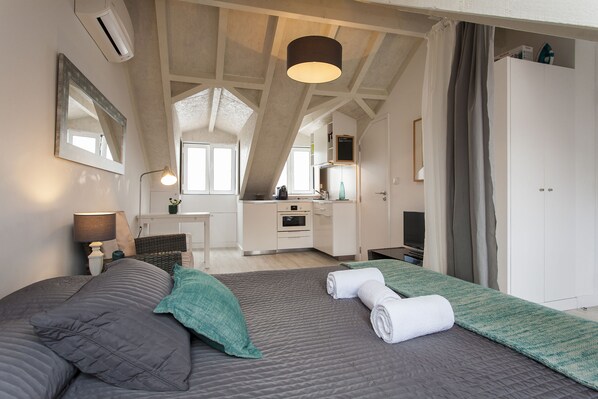 Comfort Loft, 1 Bedroom, Kitchenette | In-room safe, desk, iron/ironing board, free WiFi - Severa Apartments (Lisbon)