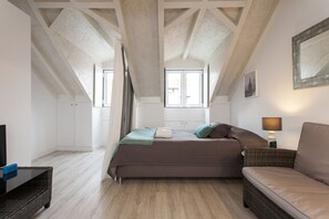 Caja de seguridad en la habitación y escritorio 