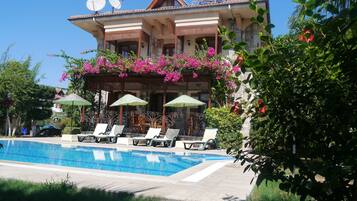 Entrada de la propiedad