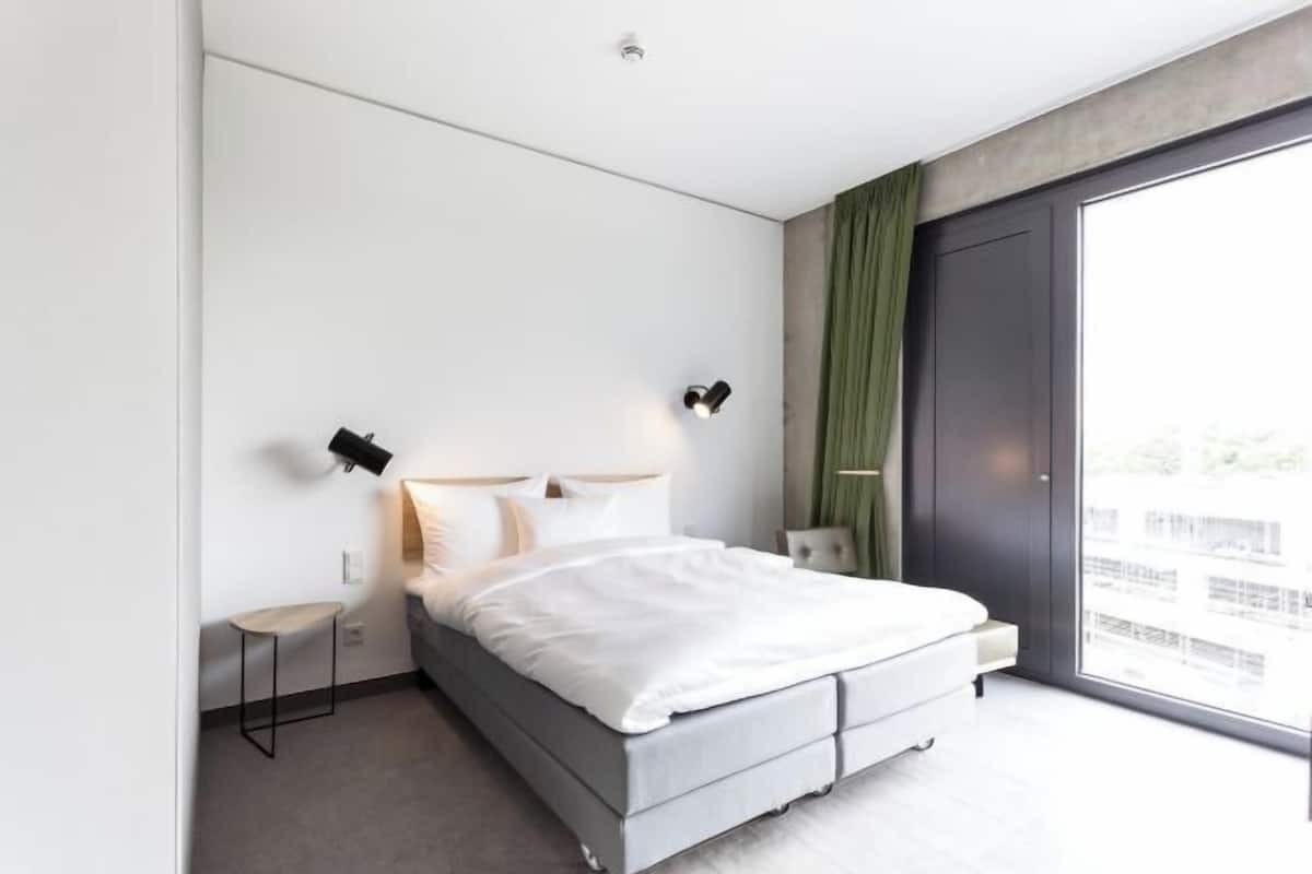 Luxe beddengoed, pillowtop-bedden, een kluis op de kamer, een bureau