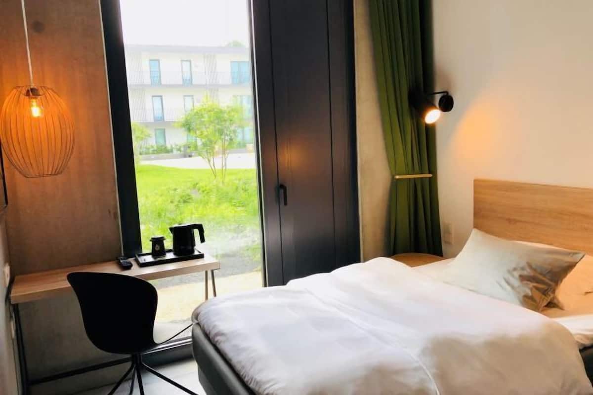 1 bedroom, premium bedding, pillowtop beds, in-room safe
